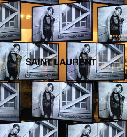 Saint Laurent s’installe chez colette pour une collab’ exclusive avant la fermeture.